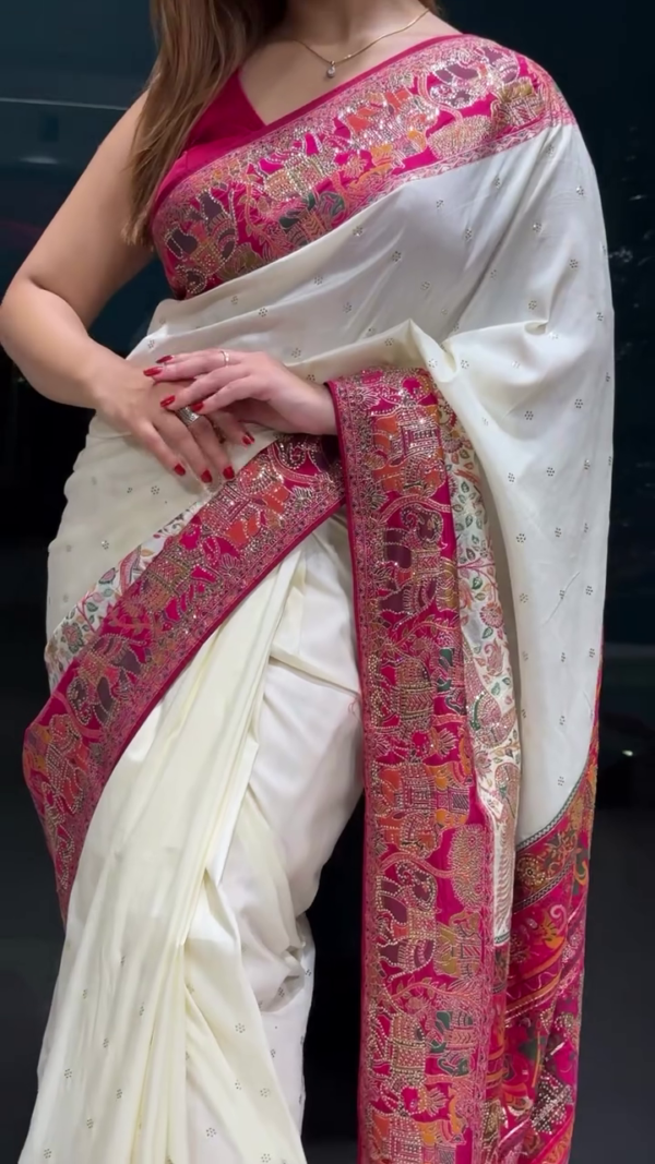 Women Floral Banarasi Saree with Contrast Border